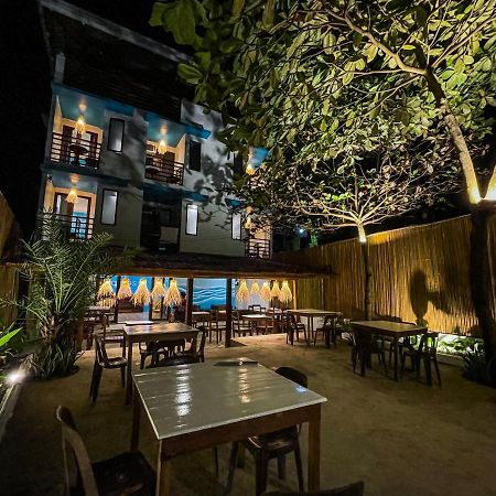 Amos Portside Inn Эль-Нидо Экстерьер фото